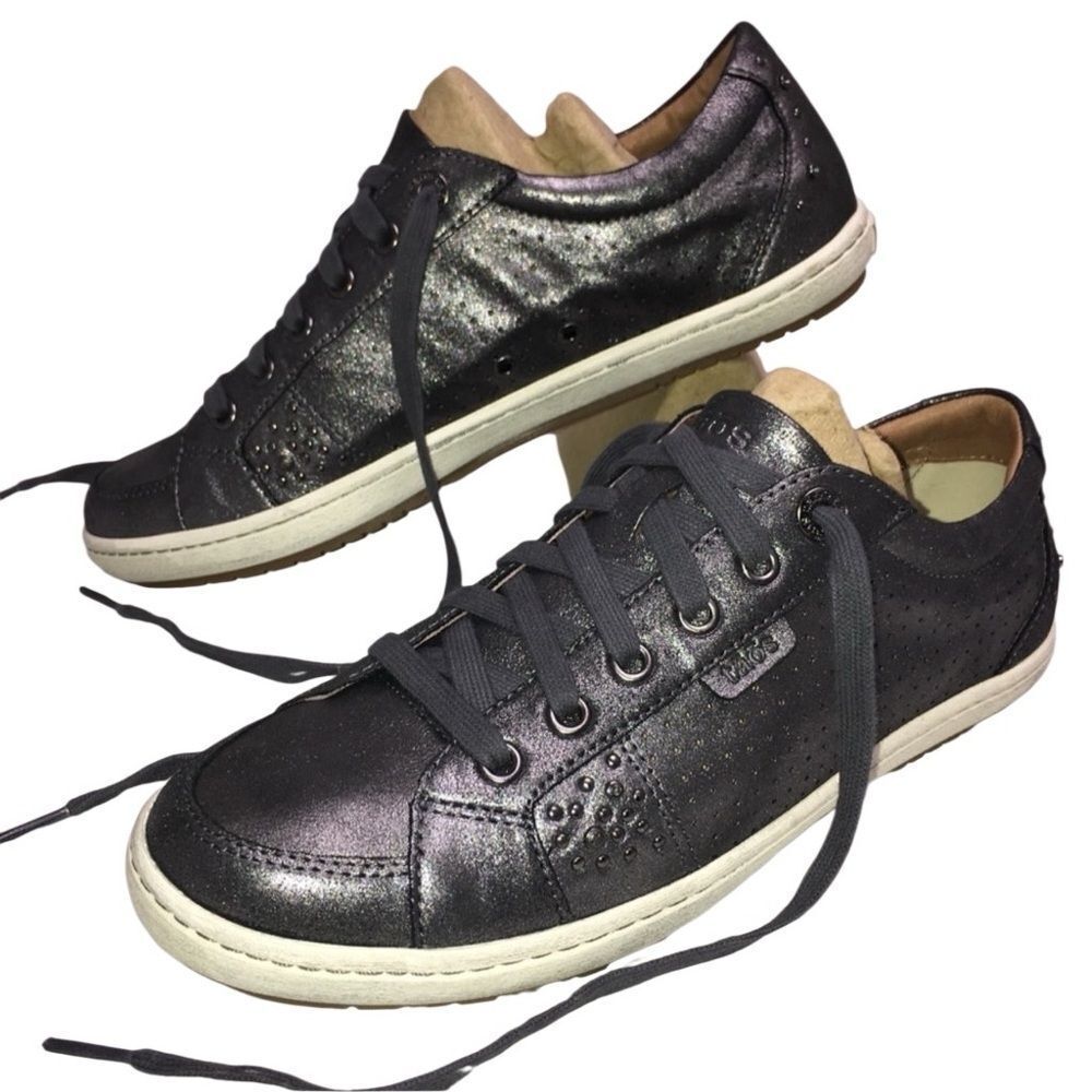 Taos Freedom Sneakers Leather Silver Gray Metallic 7 Low Top Studded Arch NEW